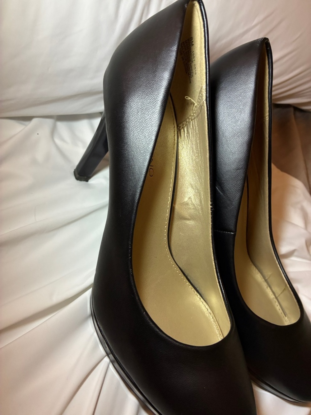 Bandolino Black Leather High Heel Pumps‎